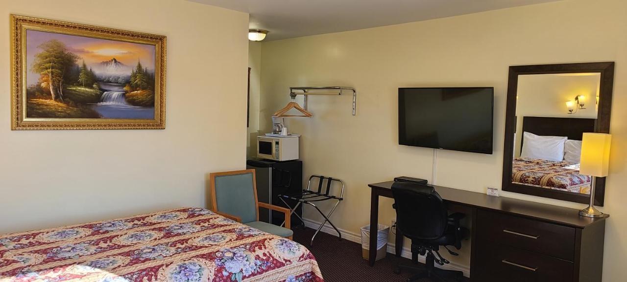 Fox Motor Inn Greater Napanee Ngoại thất bức ảnh