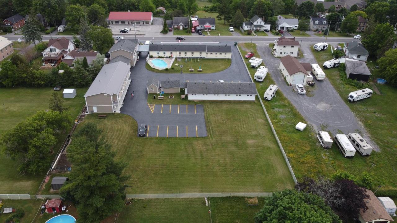 Fox Motor Inn Greater Napanee Ngoại thất bức ảnh
