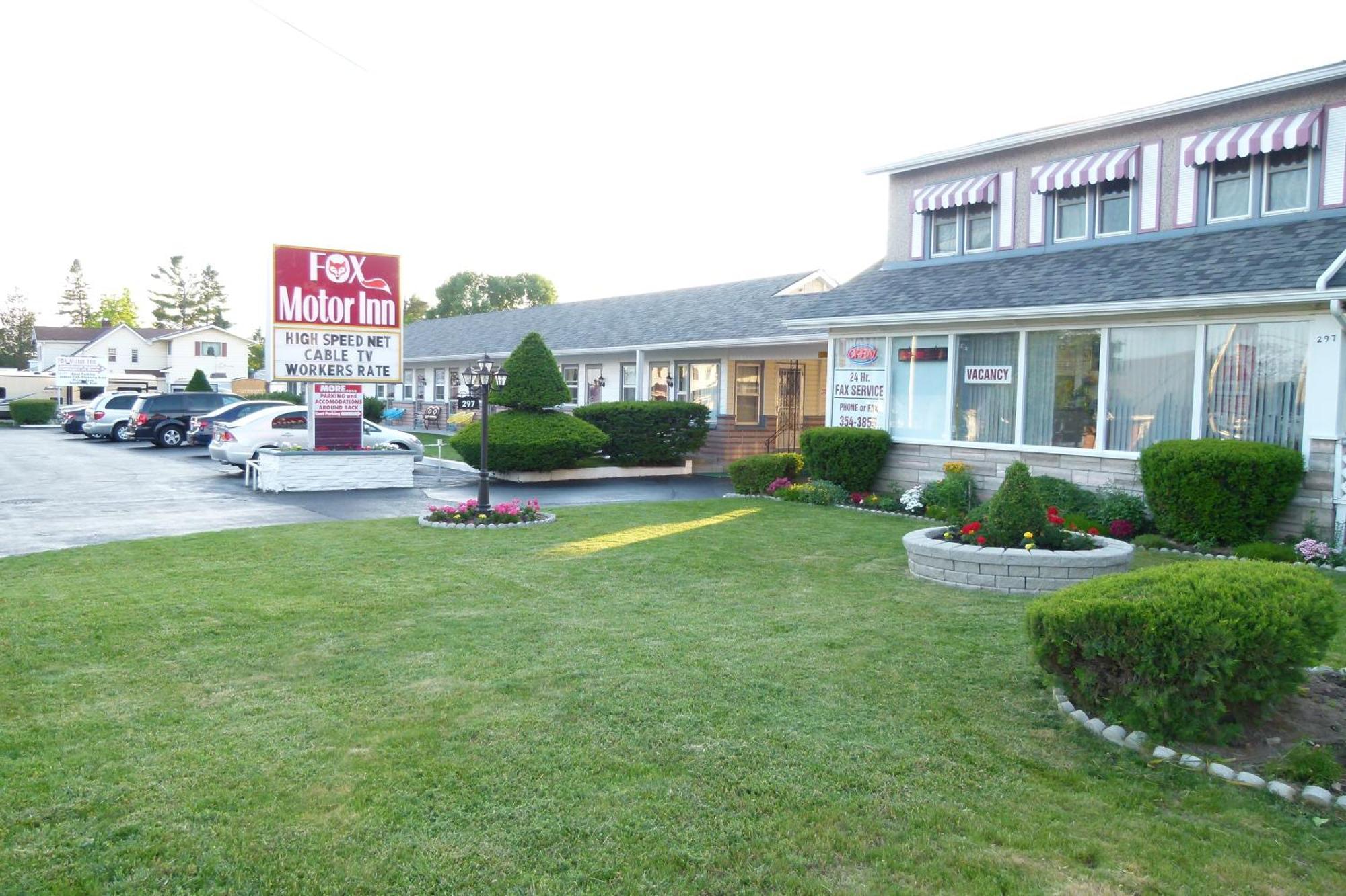 Fox Motor Inn Greater Napanee Ngoại thất bức ảnh