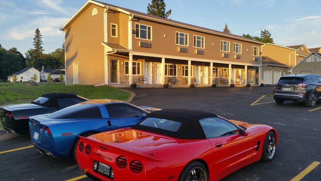Fox Motor Inn Greater Napanee Ngoại thất bức ảnh