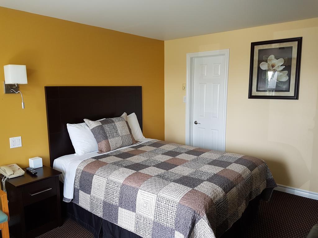 Fox Motor Inn Greater Napanee Phòng bức ảnh