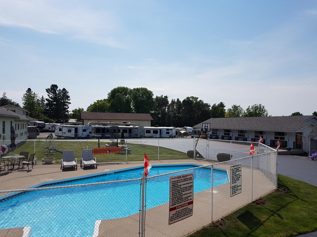 Fox Motor Inn Greater Napanee Ngoại thất bức ảnh