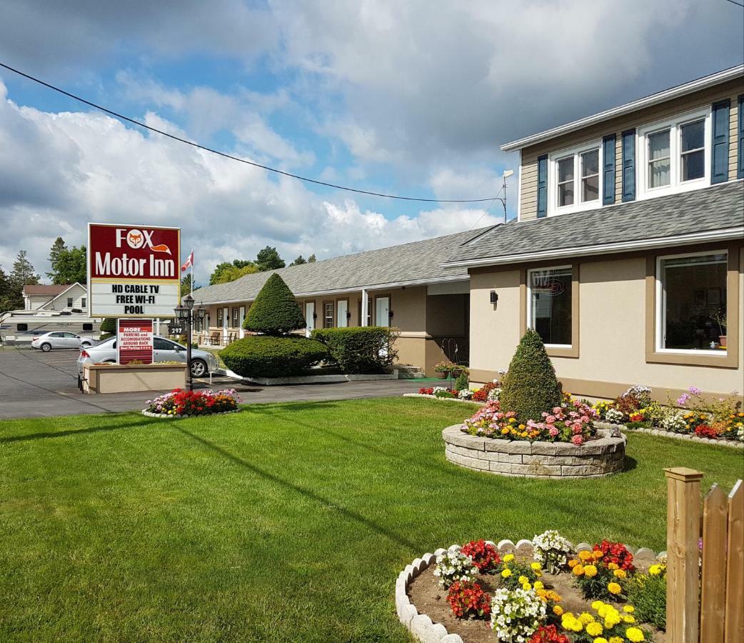 Fox Motor Inn Greater Napanee Ngoại thất bức ảnh