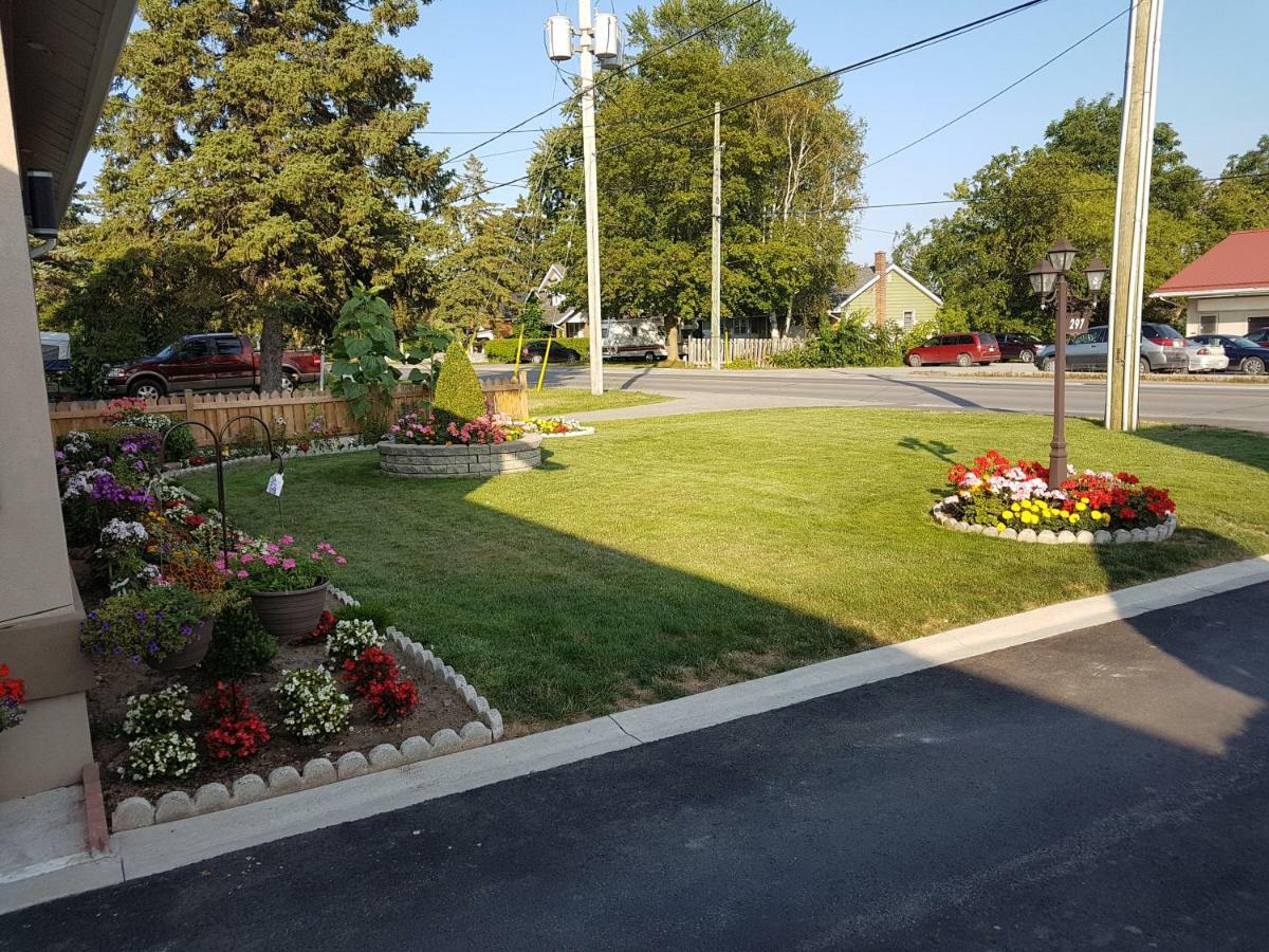 Fox Motor Inn Greater Napanee Ngoại thất bức ảnh