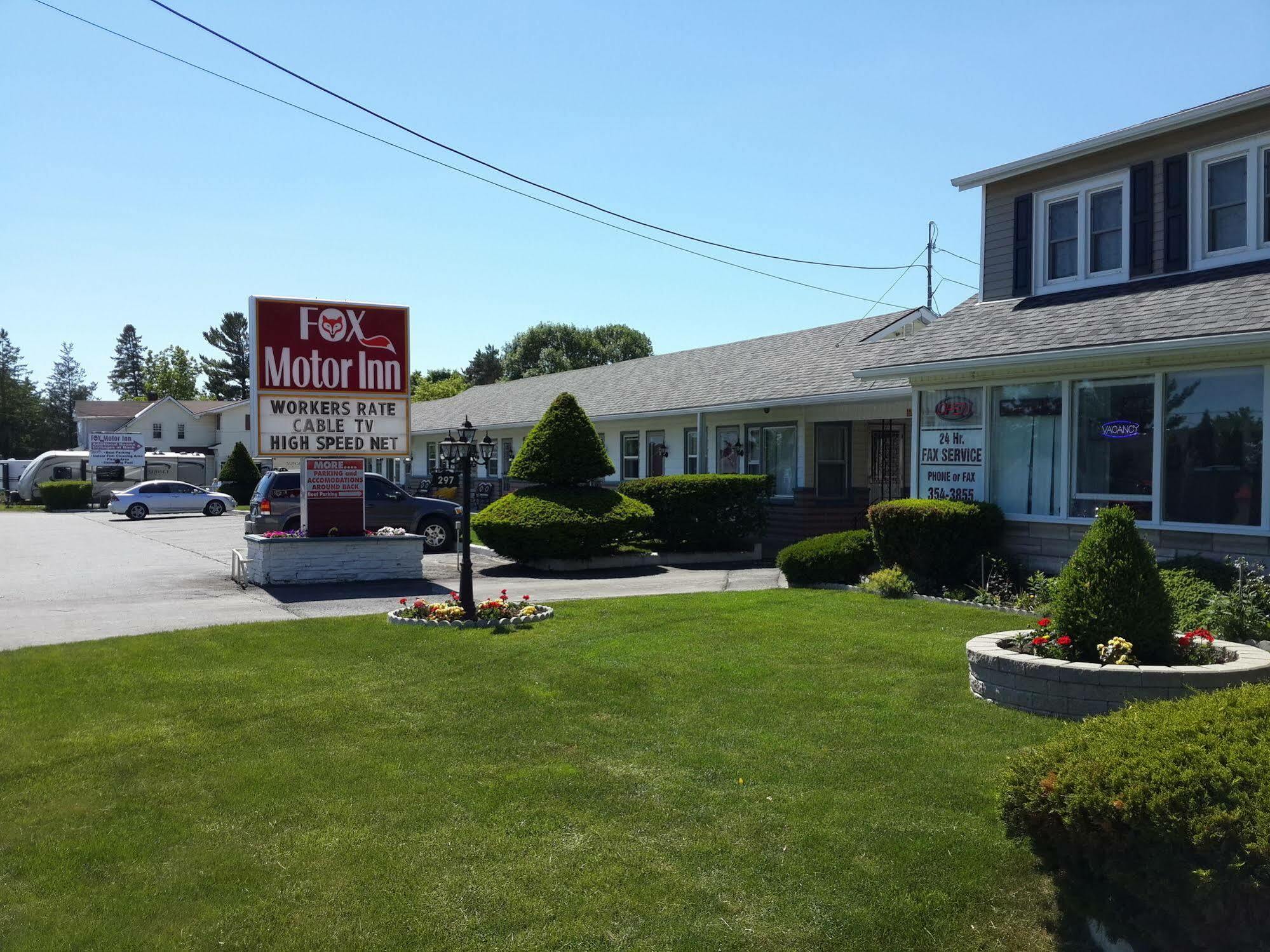 Fox Motor Inn Greater Napanee Ngoại thất bức ảnh