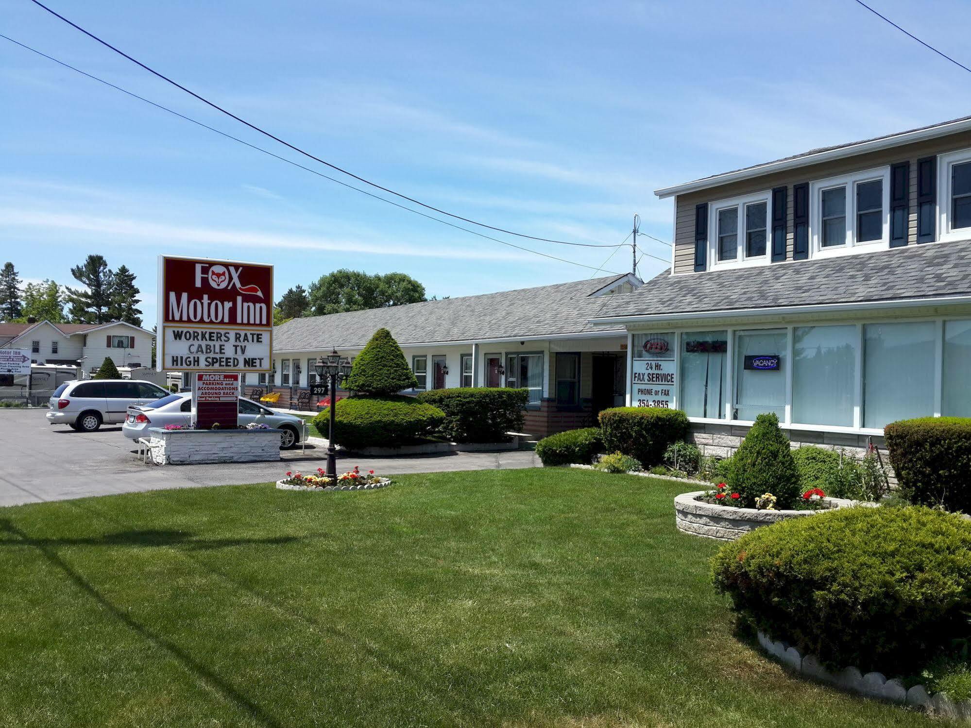 Fox Motor Inn Greater Napanee Ngoại thất bức ảnh